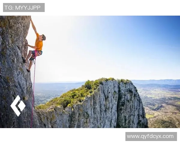 攀岩之巅：深入成都攀岩队的训练与挑战之旅